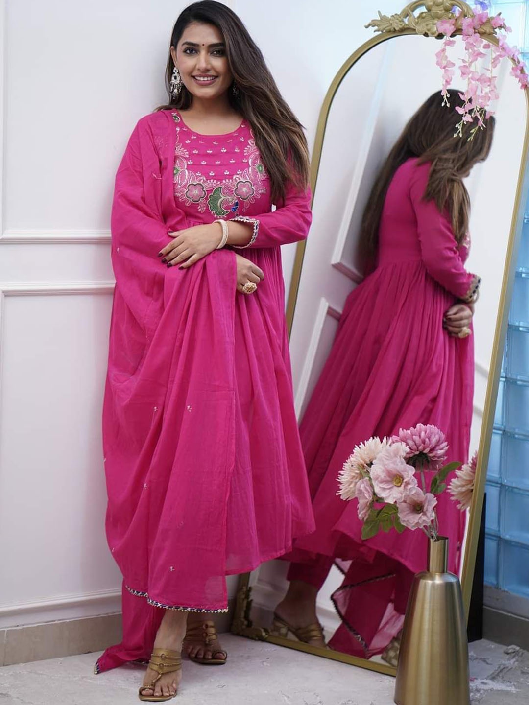 SANJANA SILK Floral Embroidered Thread Work Silk Chiffon Kurta With Trousers & Dupatta, Pink
SANJANA SILK Floral Embroidered Thread Work Silk Chiffon Kurta With Trousers & Dupatta, Pink
