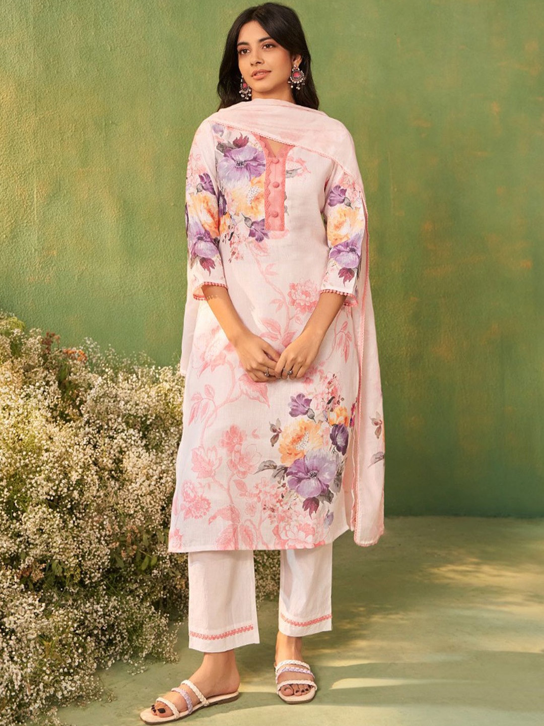 Indo Era Women Floral Printed Regular Beads and Stones Linen Kurta with Trousers & With Dupatta, Cream
Indo Era Women Floral Printed Regular Beads and Stones Linen Kurta with Trousers & With Dupatta, Cream