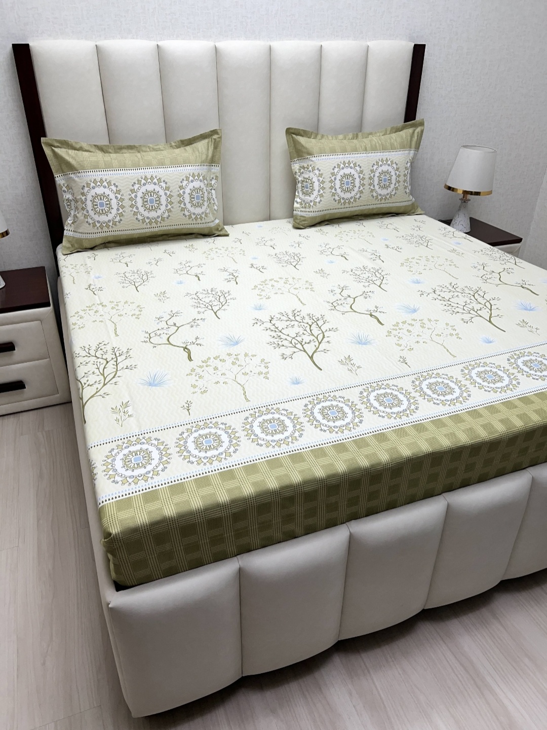 Pure Decor Lifestyle Green & White Printed 250 TC Cotton King Bedsheet Set 2.74 m x 2.74 m
Pure Decor Lifestyle Green & White Printed 250 TC Cotton King Bedsheet Set 2.74 m x 2.74 m