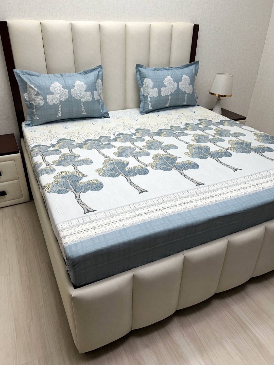 Pure Decor Lifestyle Blue Printed Pure Cotton 330 TC King Bedsheet Set 2.74 m x 2.74 m
Pure Decor Lifestyle Blue Printed Pure Cotton 330 TC King Bedsheet Set 2.74 m x 2.74 m