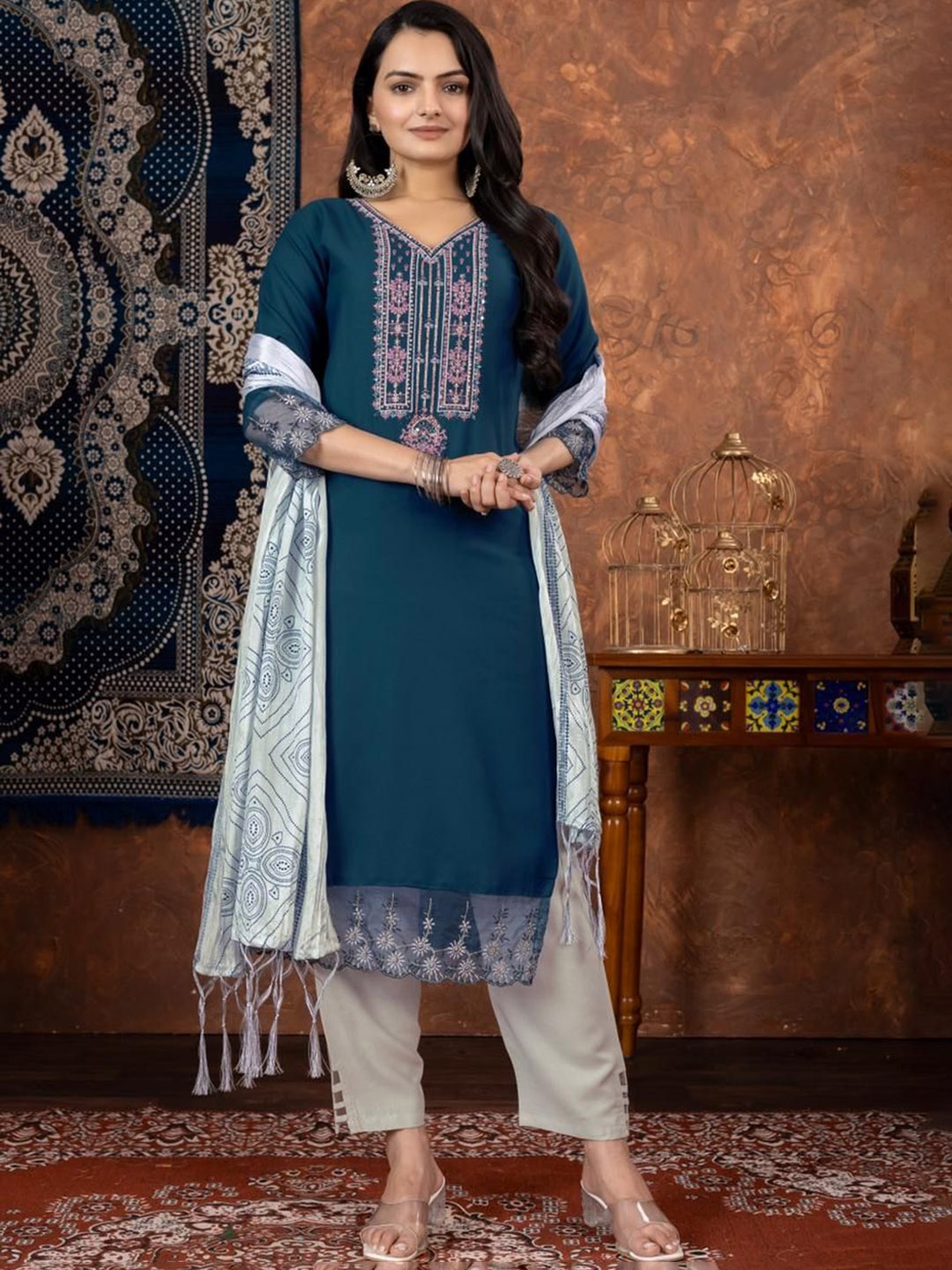 SURATSUIT Women Floral Embroidered Regular Thread Work Kurta with Trousers & With Dupatta, Blue
SURATSUIT Women Floral Embroidered Regular Thread Work Kurta with Trousers & With Dupatta, Blue