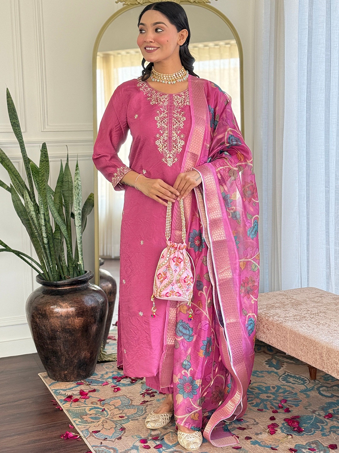Navlik Floral Embroidered Round Neck Sequinned Straight Kurta with Trousers & With Dupatta, Pink
Navlik Floral Embroidered Round Neck Sequinned Straight Kurta with Trousers & With Dupatta, Pink