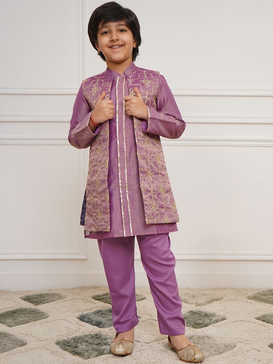 VASTRAMAY Boys Floral Embroidered Mandarin Collar Straight Kurta With Pyjama & Jacket, Purple
VASTRAMAY Boys Floral Embroidered Mandarin Collar Straight Kurta With Pyjama & Jacket, Purple