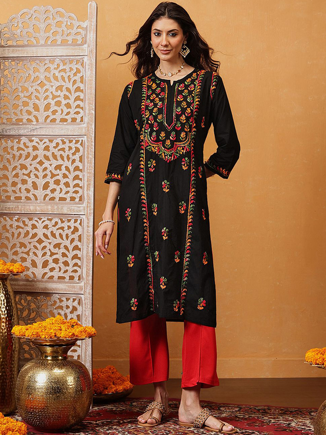 ADA Women Ethnic Motifs Embroidered Notch Neck Cotton Chikankari Straight Kurta, Black
ADA Women Ethnic Motifs Embroidered Notch Neck Cotton Chikankari Straight Kurta, Black