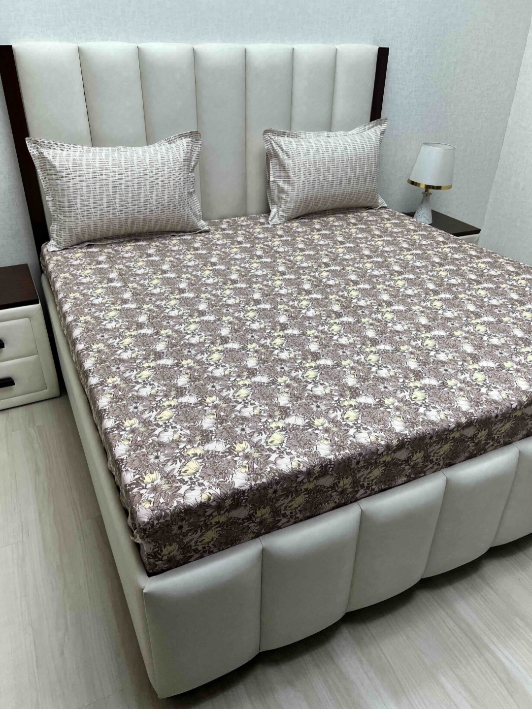 Pure Decor Lifestyle Brown Printed 330 TC Pure Cotton King Bedsheet Set 2.74 m x 2.74 m
Pure Decor Lifestyle Brown Printed 330 TC Pure Cotton King Bedsheet Set 2.74 m x 2.74 m
