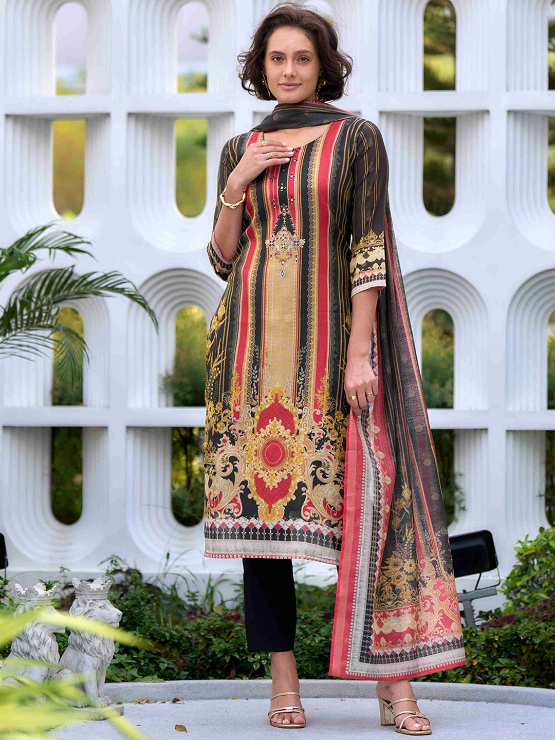 MOJILAA Women Ethnic Motifs Printed Regular Sequinned Kurta with Trousers & With Dupatta, Black
MOJILAA Women Ethnic Motifs Printed Regular Sequinned Kurta with Trousers & With Dupatta, Black
