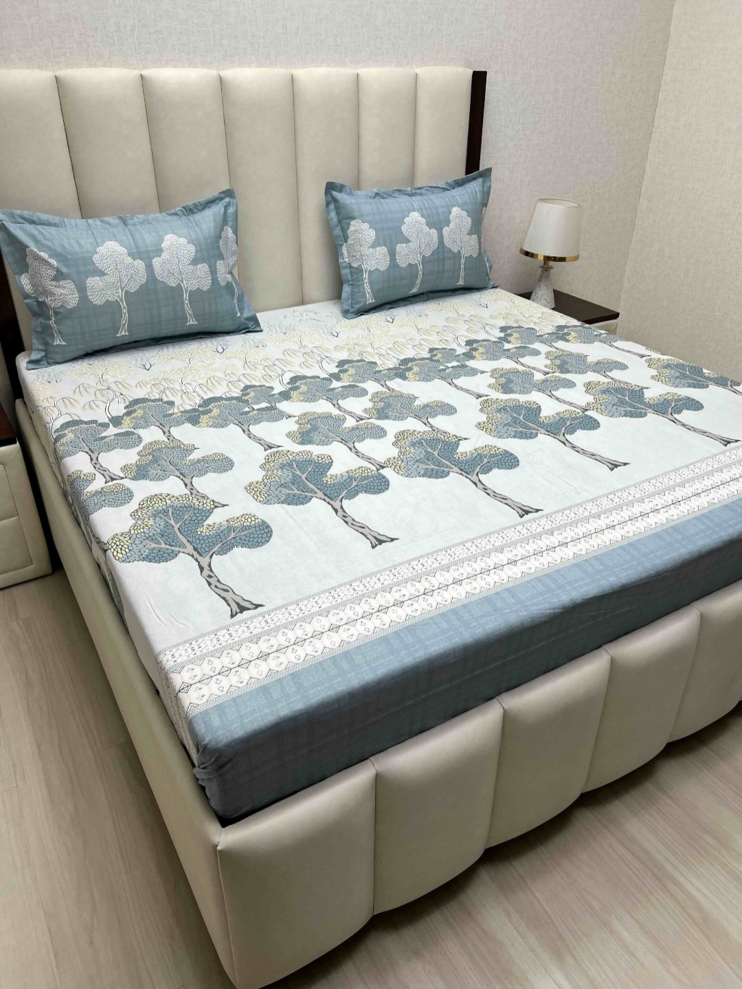 Pure Decor Lifestyle White Floral Printed Cotton 240 TC King Bedsheet Set 2.74m X 2.74m, Blue
Pure Decor Lifestyle White Floral Printed Cotton 240 TC King Bedsheet Set 2.74m X 2.74m, Blue