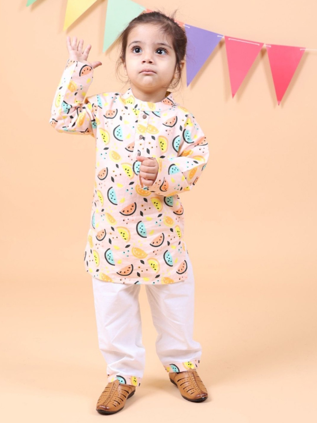 MAMA AND PEACHES Kids Abstract Printed Pure Cotton Straight Kurta with Trouser, Cream
MAMA AND PEACHES Kids Abstract Printed Pure Cotton Straight Kurta with Trouser, Cream