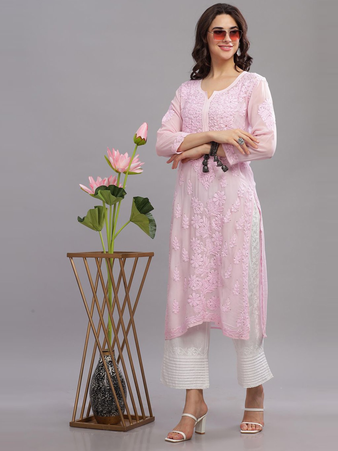Club Loom Floral Embroidered Notch Neck Chikankari Pure Cotton Straight Kurta, Pink
Club Loom Floral Embroidered Notch Neck Chikankari Pure Cotton Straight Kurta, Pink