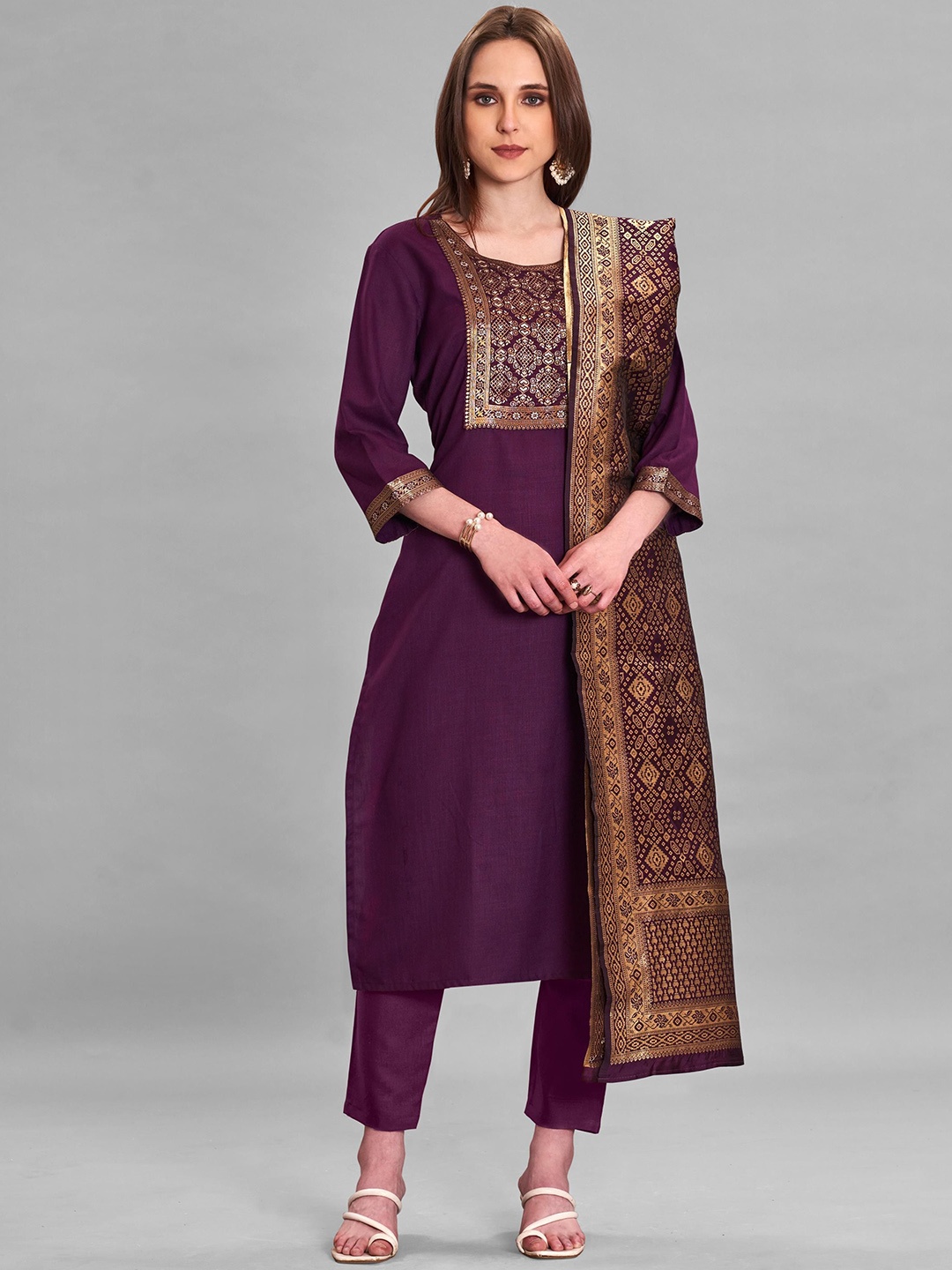 SURMEDANI Women Paisley Yoke Design Regular Patchwork Kurta with Trousers & With Dupatta, Purple
SURMEDANI Women Paisley Yoke Design Regular Patchwork Kurta with Trousers & With Dupatta, Purple
