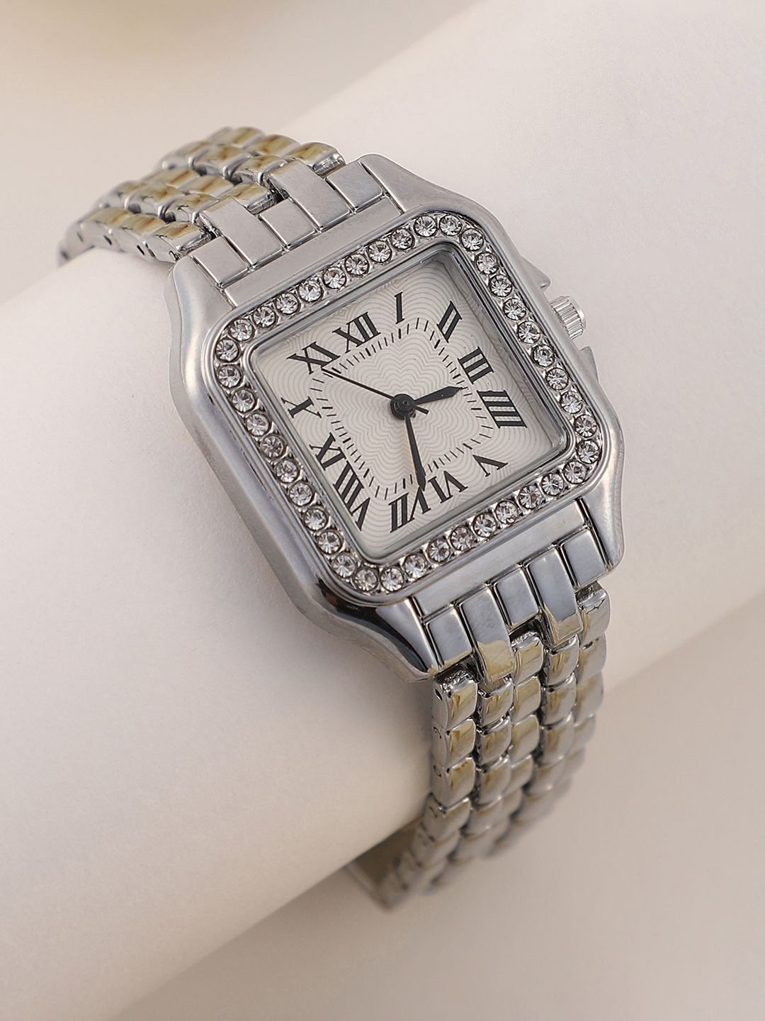 HAUTE SAUCE by Campus Sutra Women Embellished Dial & Stainless Steel Bracelet Style Straps Analogue Watch, Silver
HAUTE SAUCE by Campus Sutra Women Embellished Dial & Stainless Steel Bracelet Style Straps Analogue Watch, Silver