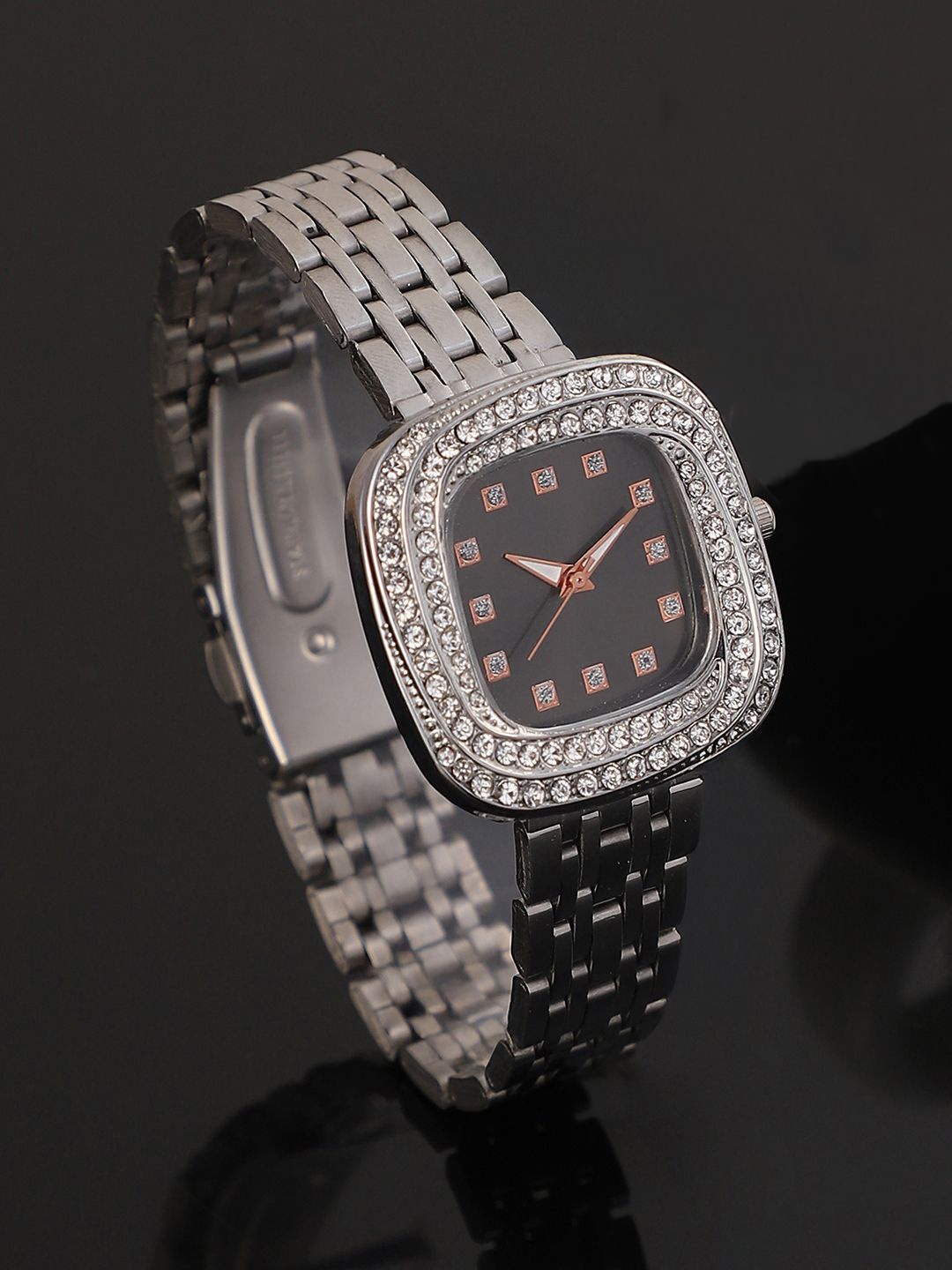 HAUTE SAUCE by Campus Sutra Women Embellished Dial & Stainless Steel Bracelet Style Straps Analogue Watch, Silver
HAUTE SAUCE by Campus Sutra Women Embellished Dial & Stainless Steel Bracelet Style Straps Analogue Watch, Silver