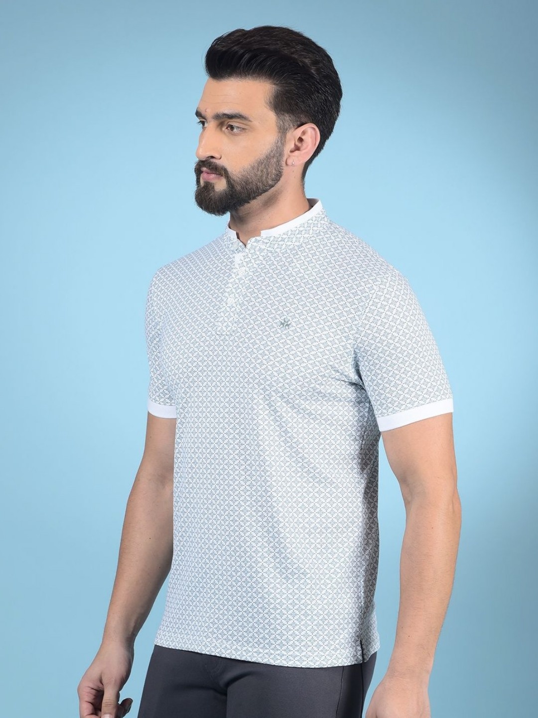 Crimsoune Club Men Typography Printed Mandarin Collar Pockets Slim Fit T-shirt, Green
Crimsoune Club Men Typography Printed Mandarin Collar Pockets Slim Fit T-shirt, Green