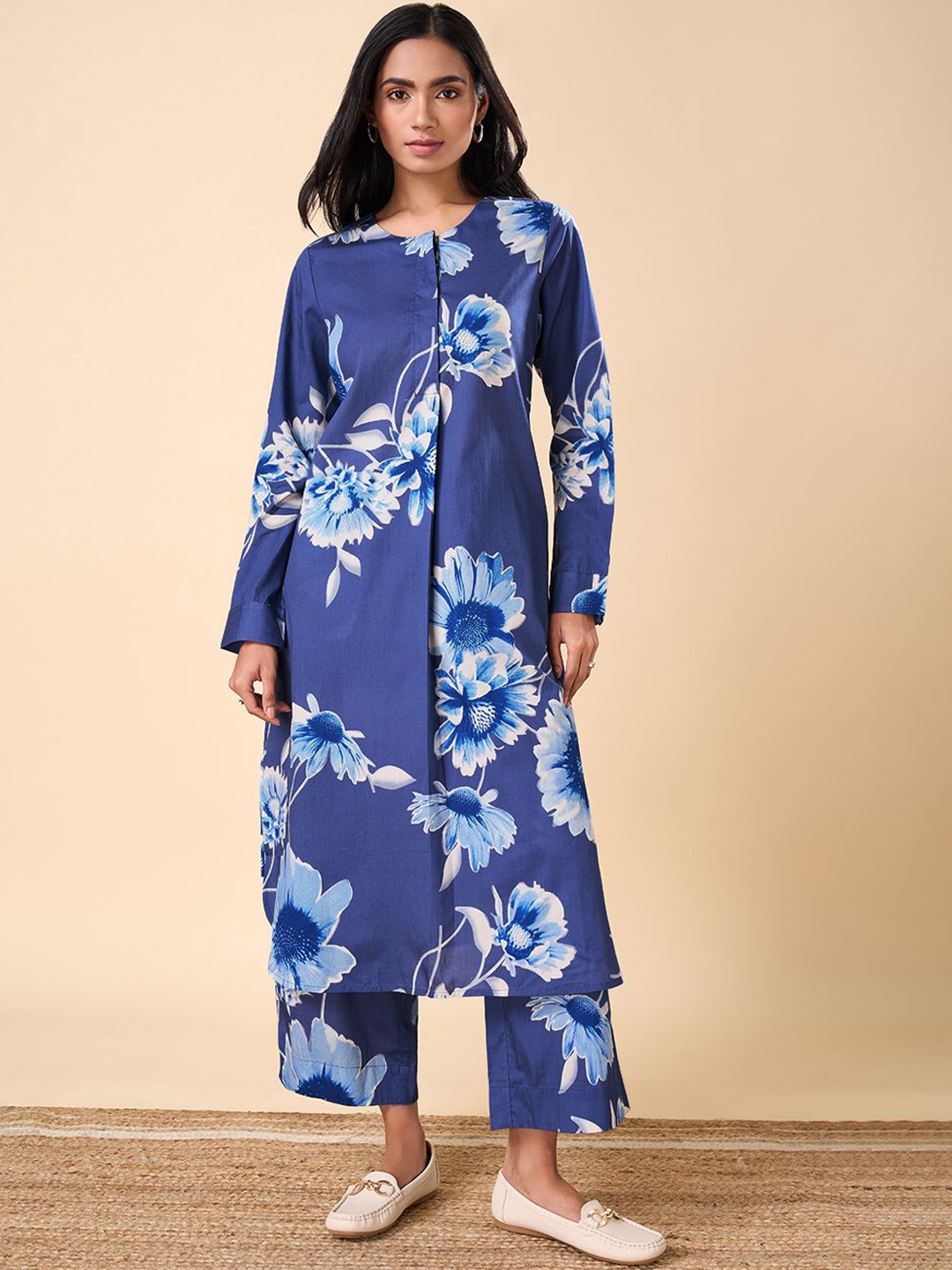 Marigold Lane Floral Printed Round Neck Pure Cotton Straight Kurta With Palazzo, Blue
Marigold Lane Floral Printed Round Neck Pure Cotton Straight Kurta With Palazzo, Blue