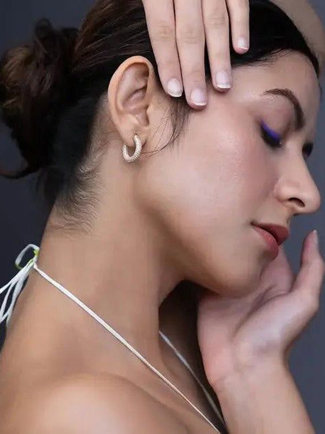Anushka Jain Jewellery 92.5 Sterling Silver Gold-Plated Sakshis Basic Gal Hoop Earrings
Anushka Jain Jewellery 92.5 Sterling Silver Gold-Plated Sakshis Basic Gal Hoop Earrings