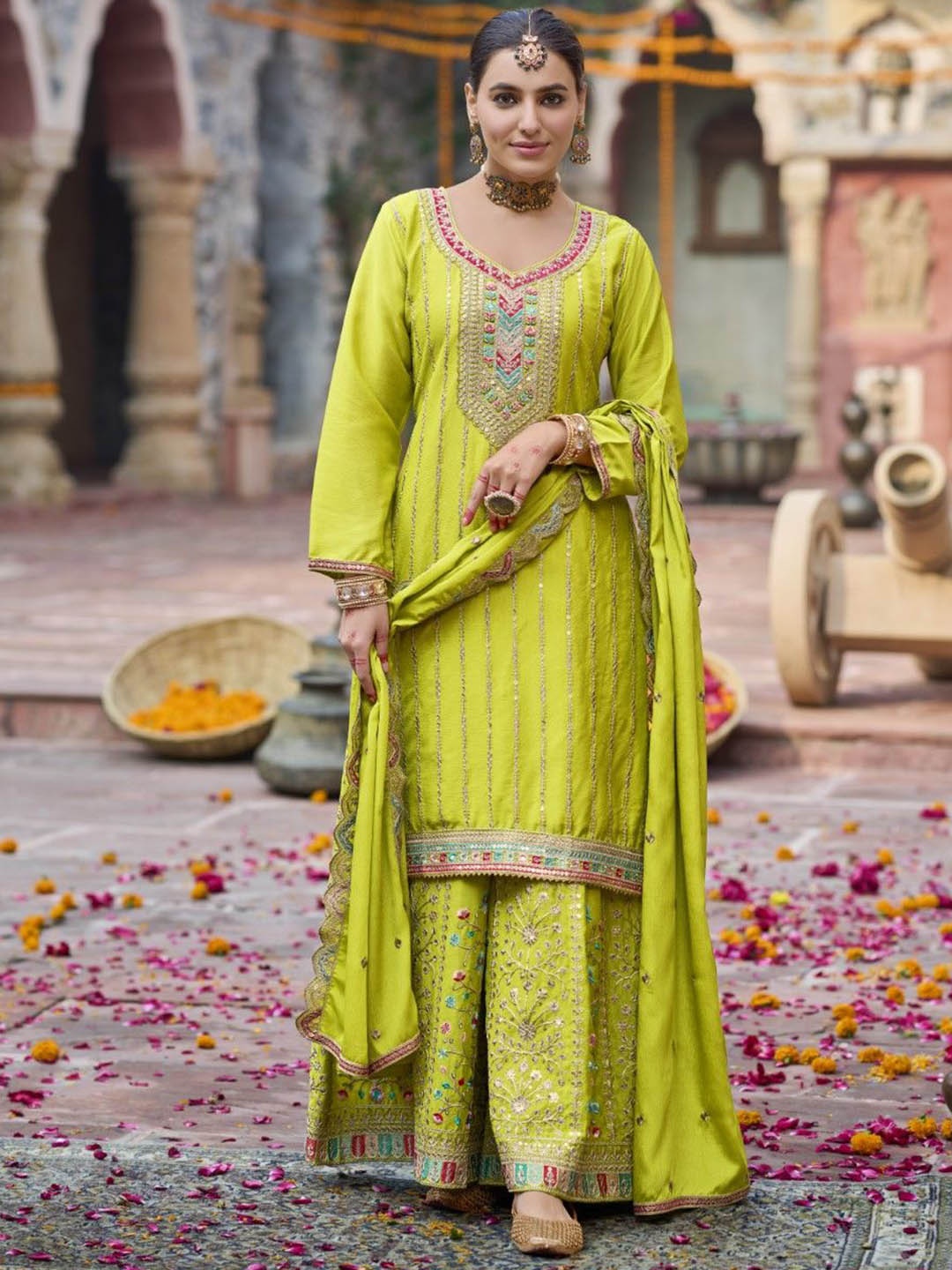 AUTUMN LANE Women Ethnic Motifs Embroidered Regular Thread Work Kurta with Palazzos & With Dupatta, Green
AUTUMN LANE Women Ethnic Motifs Embroidered Regular Thread Work Kurta with Palazzos & With Dupatta, Green