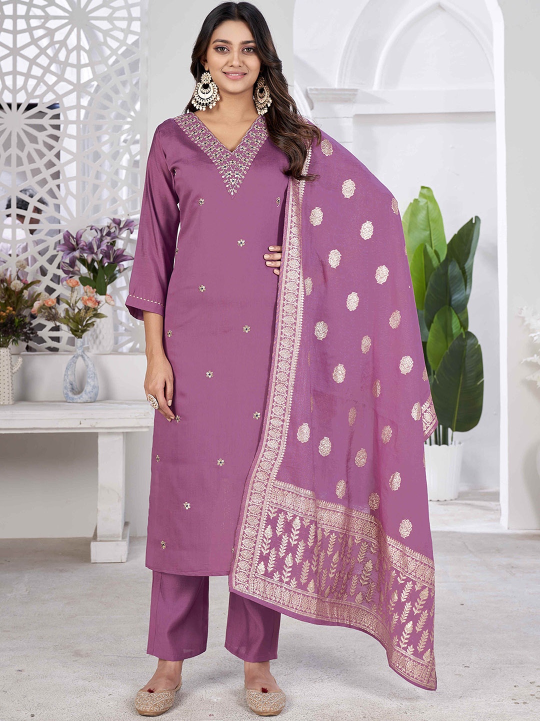 SIDYAL Women Floral Embroidered Regular Pure Cotton Kurta with Trousers & With Dupatta, Purple
SIDYAL Women Floral Embroidered Regular Pure Cotton Kurta with Trousers & With Dupatta, Purple