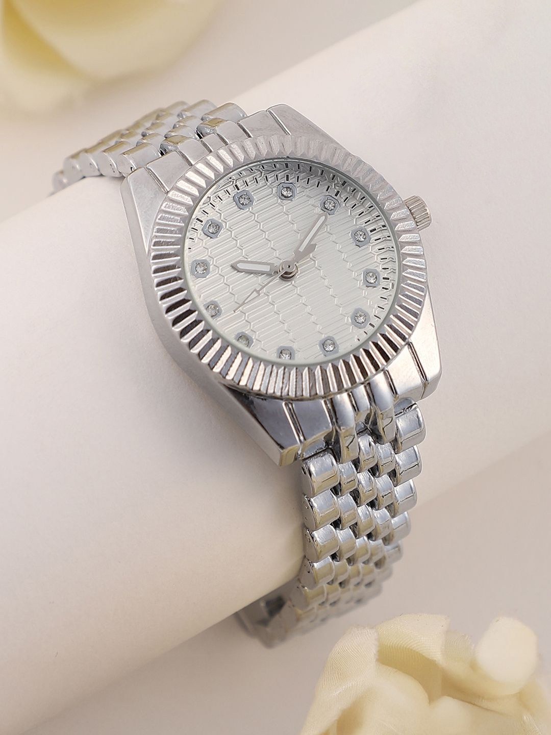 HAUTE SAUCE by Campus Sutra Women Embellished Dial & Stainless Steel Bracelet Style Straps Analogue Watch, Silver
HAUTE SAUCE by Campus Sutra Women Embellished Dial & Stainless Steel Bracelet Style Straps Analogue Watch, Silver