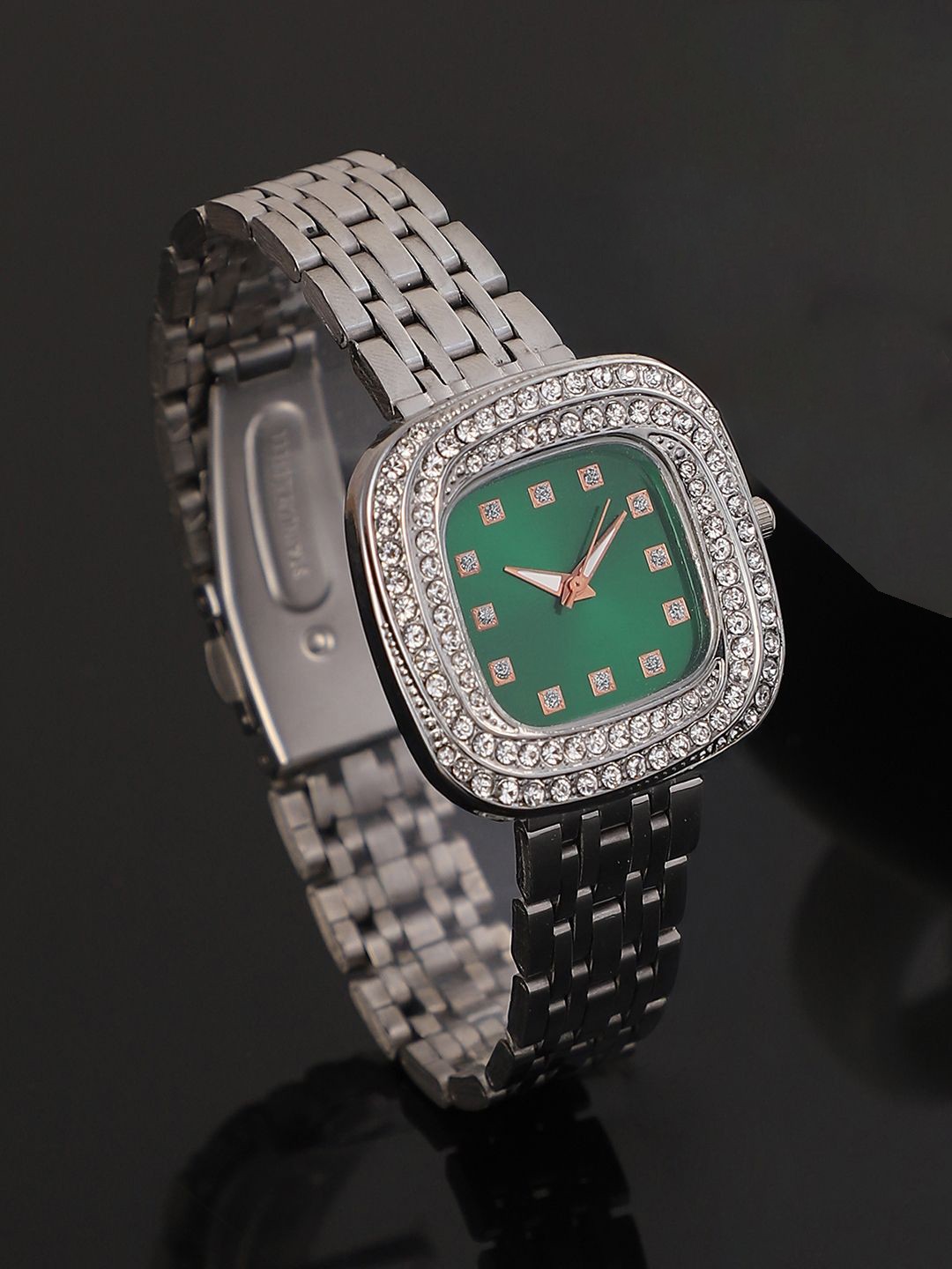HAUTE SAUCE by Campus Sutra Women Embellished Dial & Stainless Steel Bracelet Style Straps Analogue Watch, Silver
HAUTE SAUCE by Campus Sutra Women Embellished Dial & Stainless Steel Bracelet Style Straps Analogue Watch, Silver