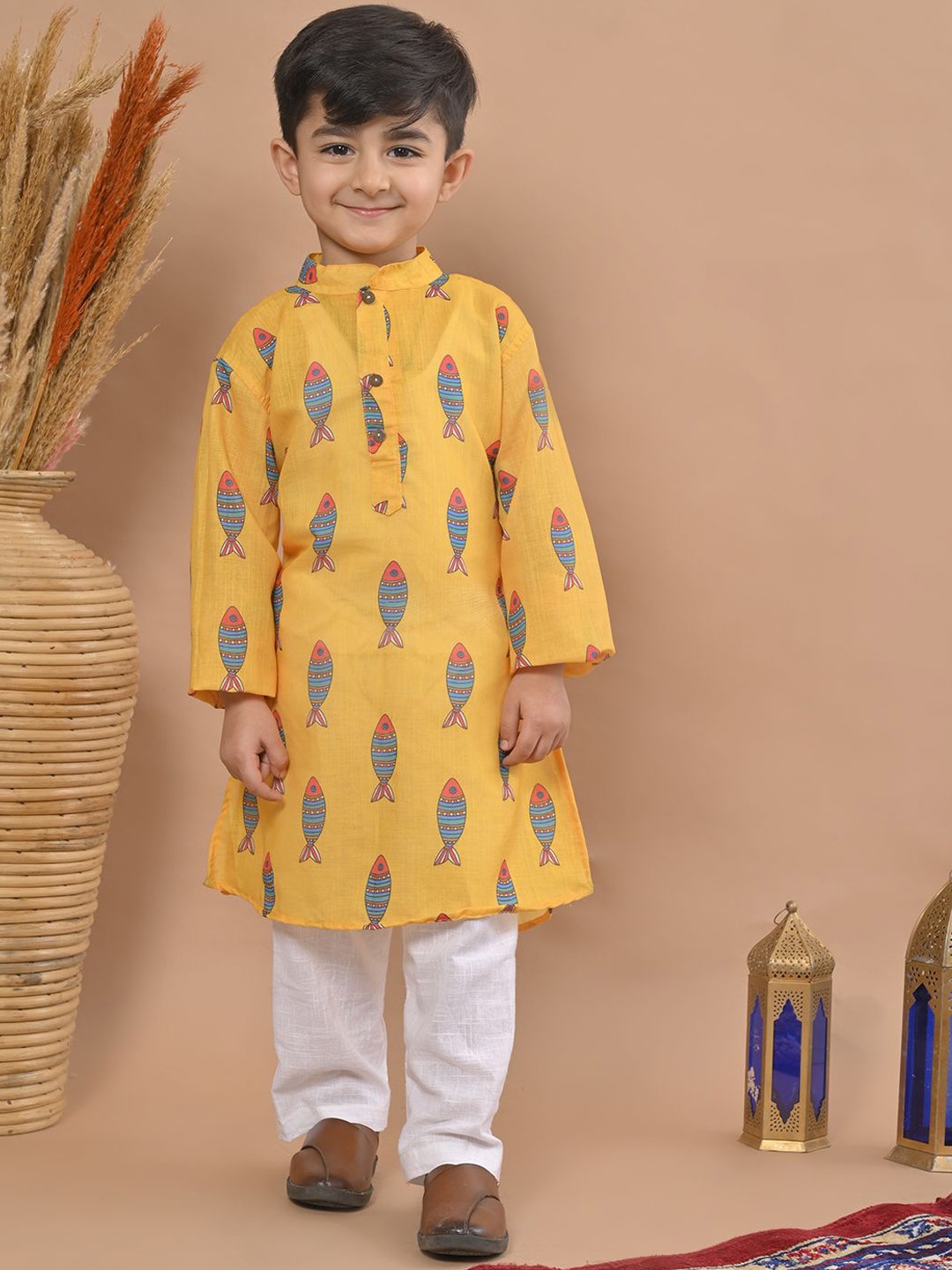 Here&Now X Kinder Kids Boys Animal Printed Straight Pure Cotton Kurta With Trousers, Yellow
Here&Now X Kinder Kids Boys Animal Printed Straight Pure Cotton Kurta With Trousers, Yellow