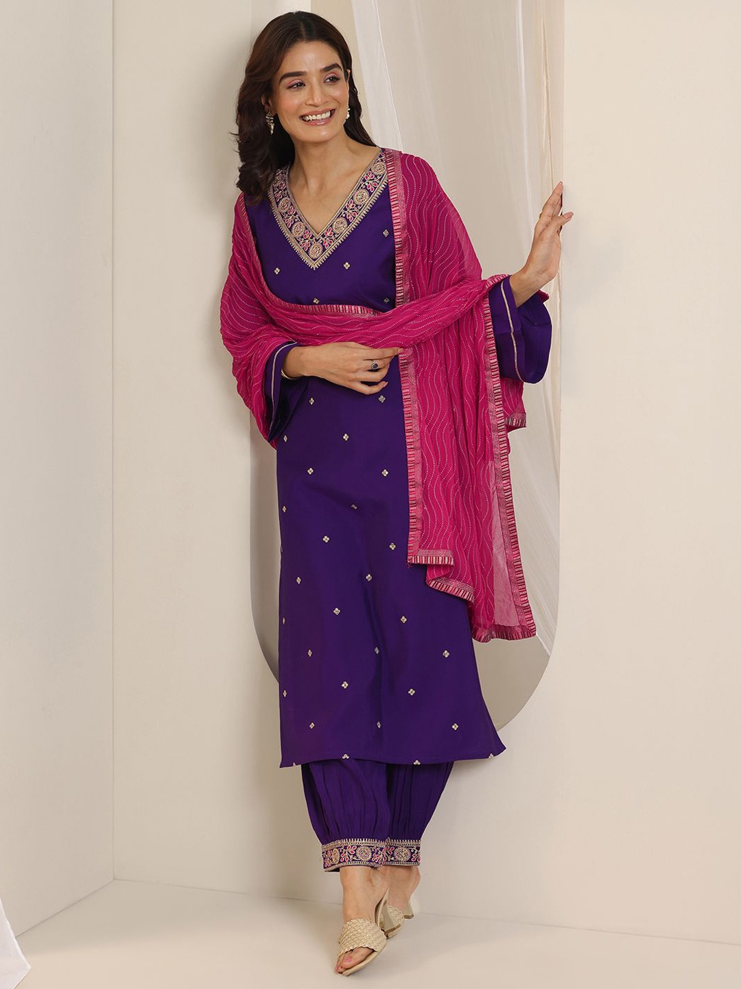 Libas Women Ethnic Motifs Embroidered Regular Sequinned Kurta with Salwar & Dupatta, Purple
Libas Women Ethnic Motifs Embroidered Regular Sequinned Kurta with Salwar & Dupatta, Purple