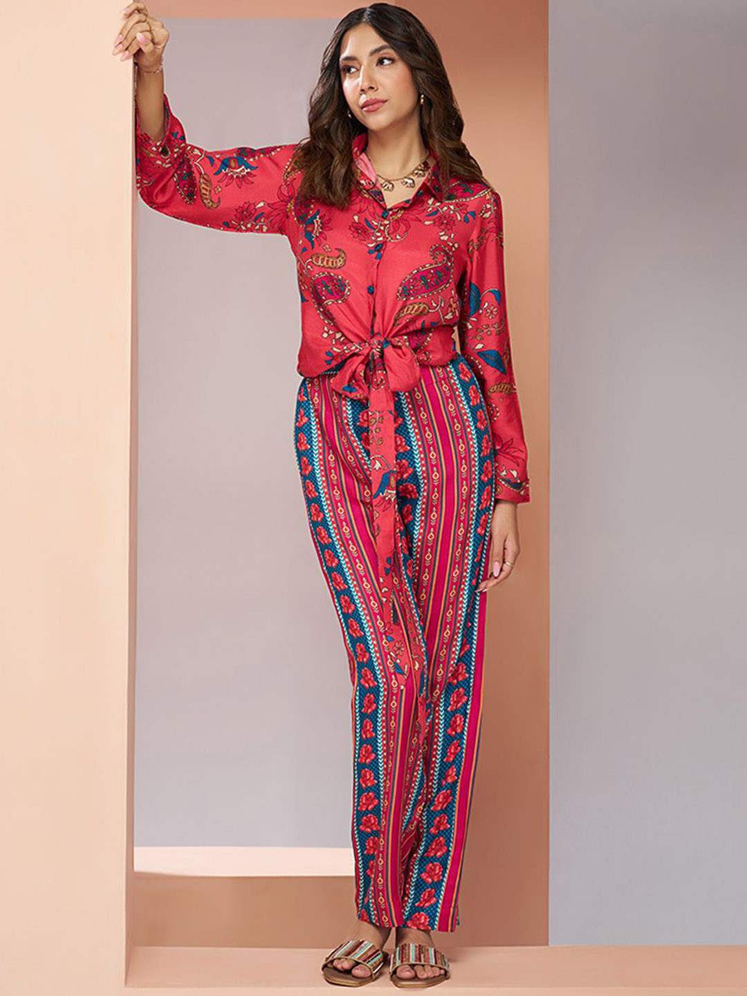 Fusionic Floral Printed Shirt Collar Cffed Sleeves Pure Silk Shirt & Trousers, Coral
Fusionic Floral Printed Shirt Collar Cffed Sleeves Pure Silk Shirt & Trousers, Coral