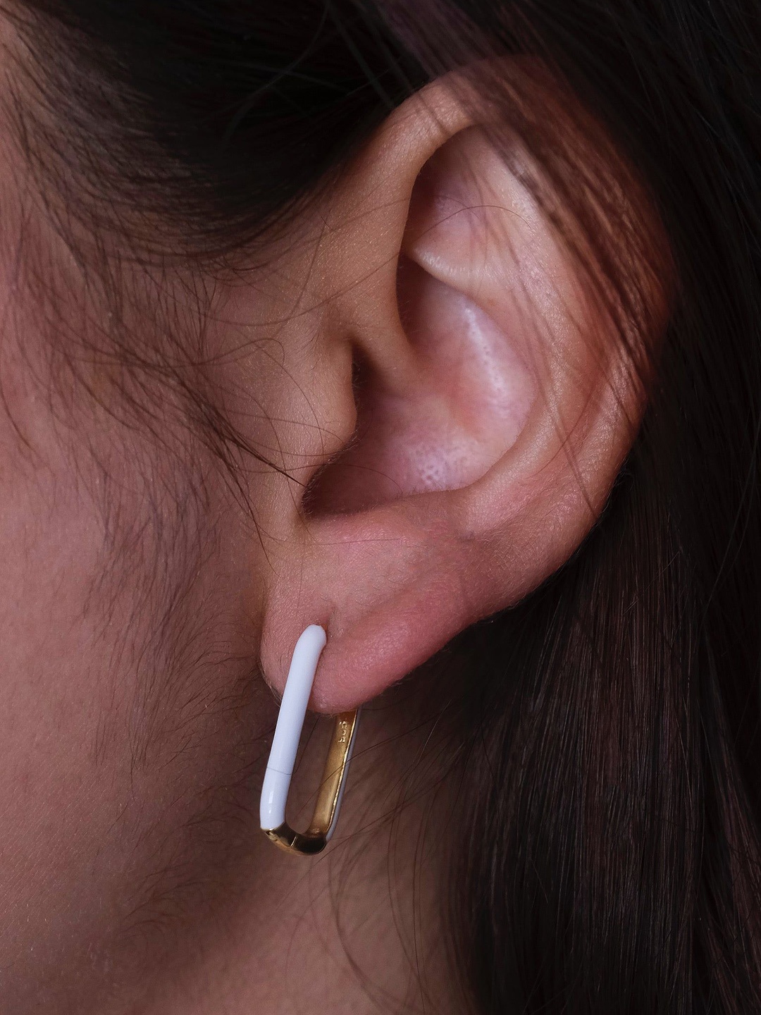 Anushka Jain Jewellery 925 Sterling Silver Gold-Plated Classic Enamel Hoop Earrings, White
Anushka Jain Jewellery 925 Sterling Silver Gold-Plated Classic Enamel Hoop Earrings, White