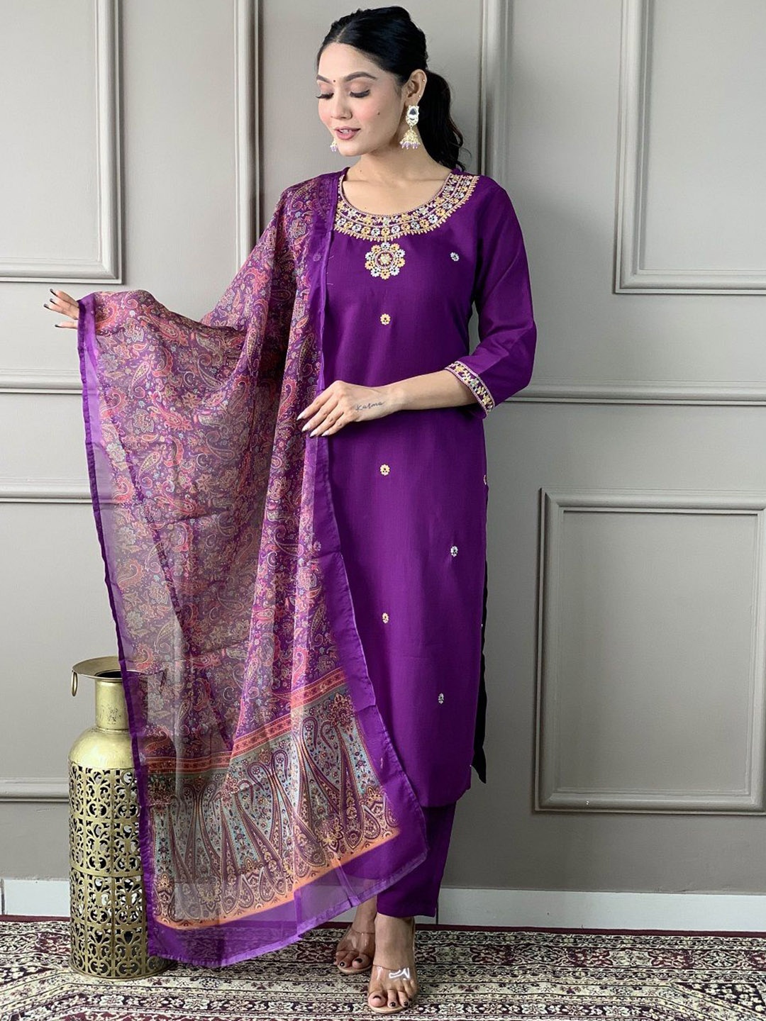 KOTRONS Floral Embroidered Thread Work Straight Kurta With Trousers And Dupatta, Purple
KOTRONS Floral Embroidered Thread Work Straight Kurta With Trousers And Dupatta, Purple