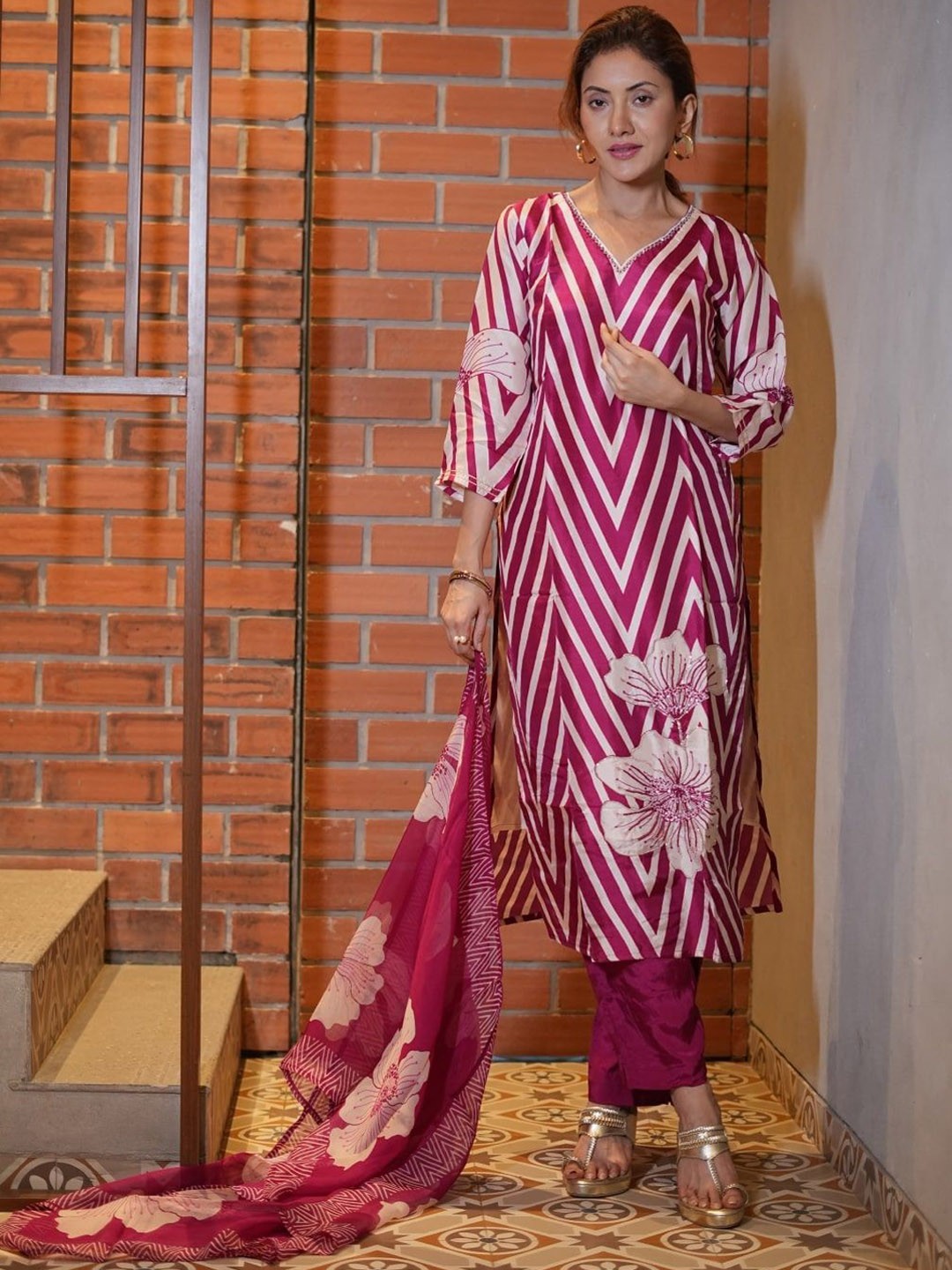 Sindh Fashion Women Floral Printed and Stones Kurta with Trousers & With Dupatta, Pink
Sindh Fashion Women Floral Printed and Stones Kurta with Trousers & With Dupatta, Pink
