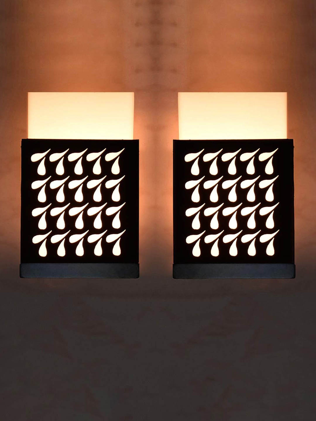Gojeeva Black & White 2 Pieces Textured Contemporary Wooden Rectangle Shaped Wall Lamp
Gojeeva Black & White 2 Pieces Textured Contemporary Wooden Rectangle Shaped Wall Lamp