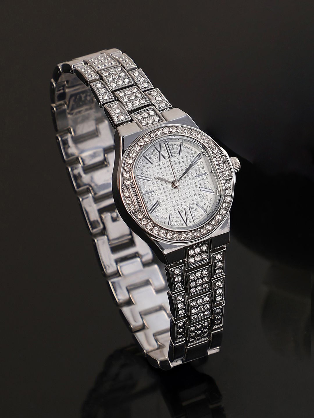HAUTE SAUCE by Campus Sutra Women Embellished Dial & Stainless Steel Bracelet Style Straps Analogue Watch, Silver
HAUTE SAUCE by Campus Sutra Women Embellished Dial & Stainless Steel Bracelet Style Straps Analogue Watch, Silver