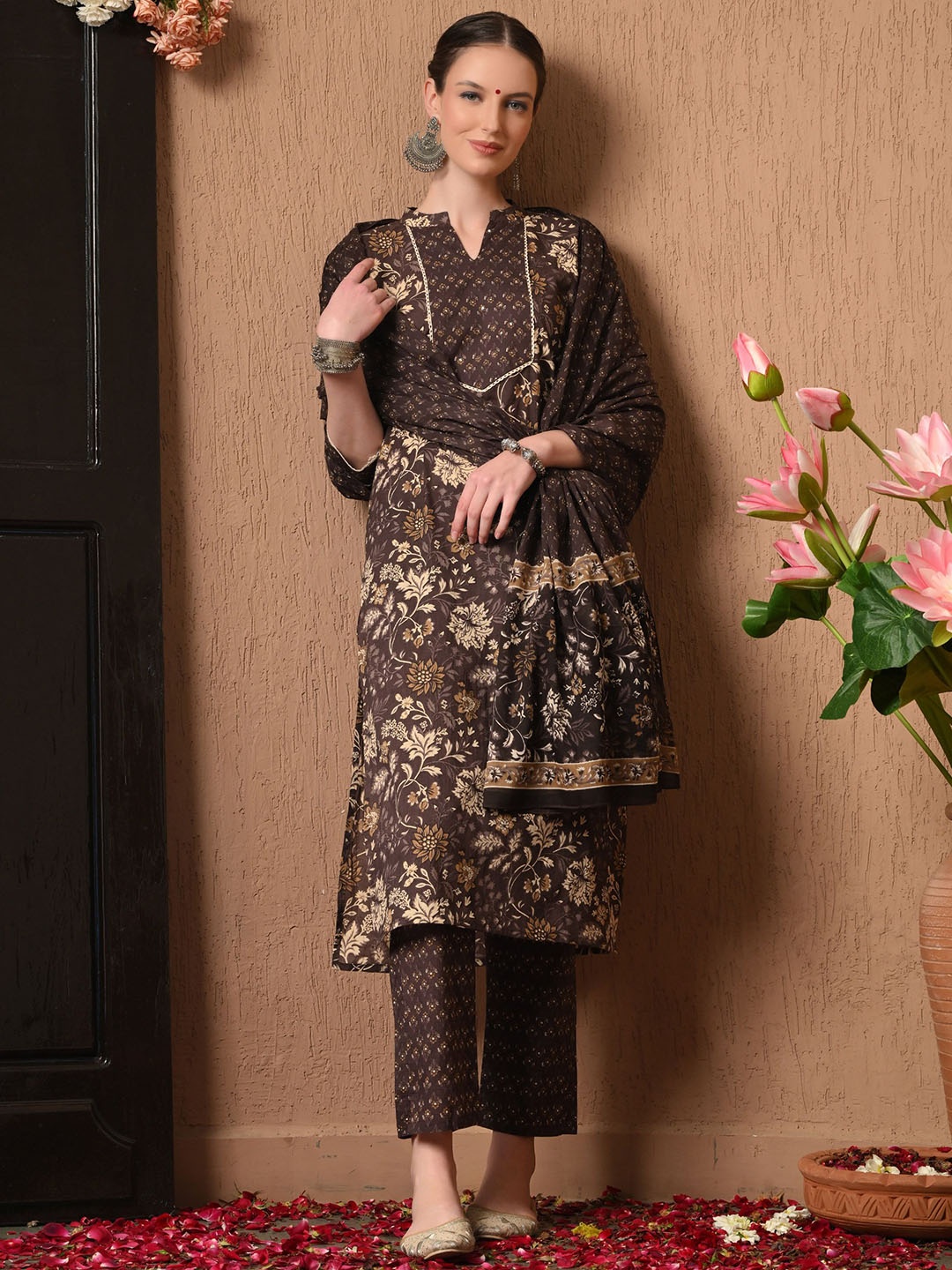 Anouk Women Floral Printed Regular Pure Cotton Kurta with Trousers & With Dupatta, Brown
Anouk Women Floral Printed Regular Pure Cotton Kurta with Trousers & With Dupatta, Brown