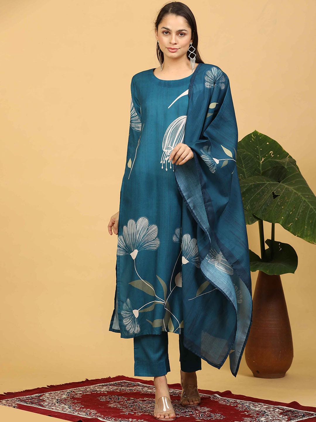 GOLDSTROMS Floral Printed Linen Straight Kurta With Trousers & Dupatta, Green
GOLDSTROMS Floral Printed Linen Straight Kurta With Trousers & Dupatta, Green