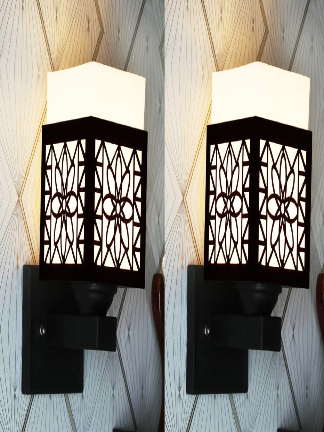 Gojeeva Black & White 2 Pieces Textured Wooden Square Shaped Wall Lamps
Gojeeva Black & White 2 Pieces Textured Wooden Square Shaped Wall Lamps