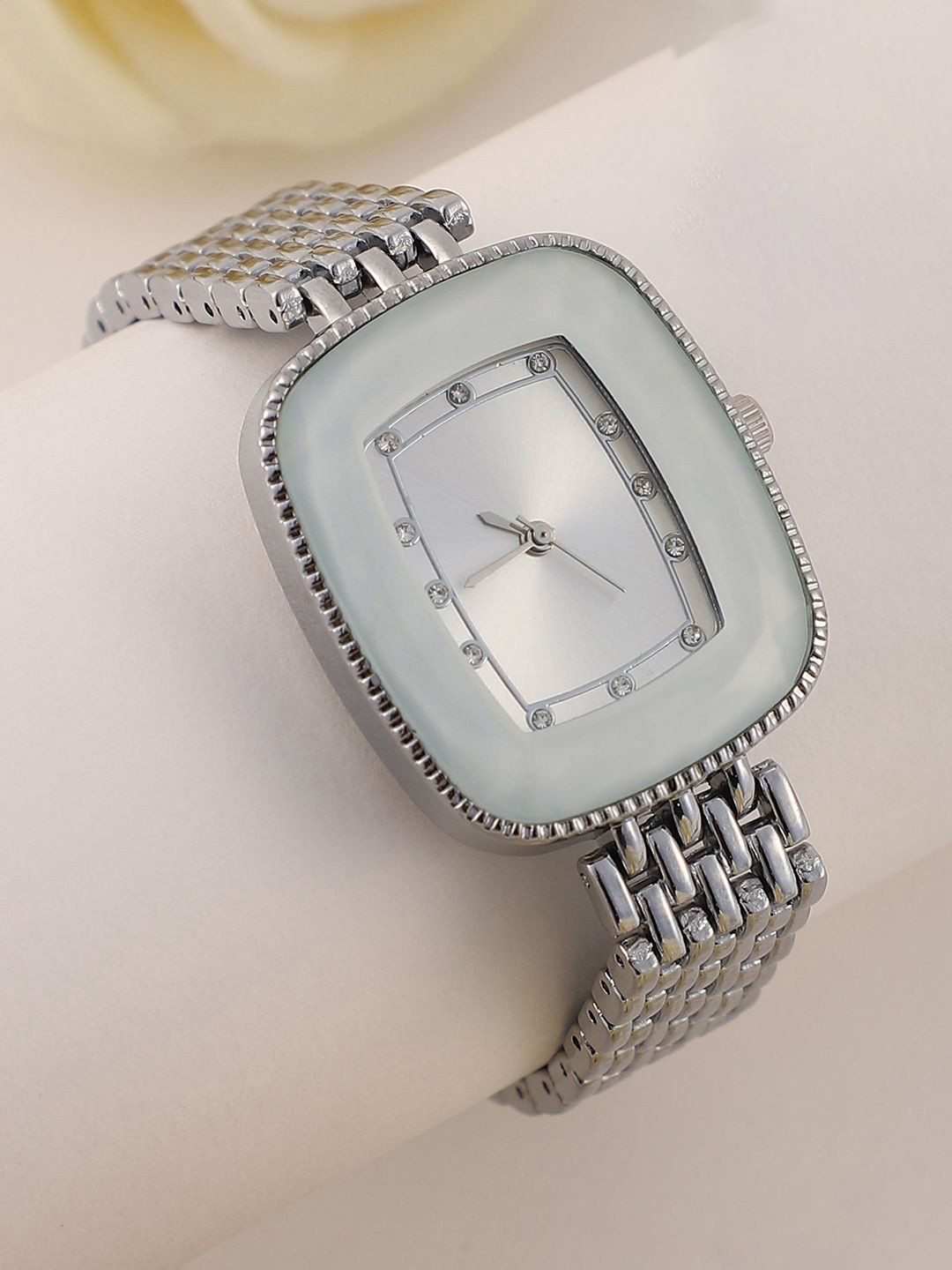 HAUTE SAUCE by Campus Sutra Women Embellished Dial & Stainless Steel Bracelet Style Straps Analogue Watch, Silver
HAUTE SAUCE by Campus Sutra Women Embellished Dial & Stainless Steel Bracelet Style Straps Analogue Watch, Silver