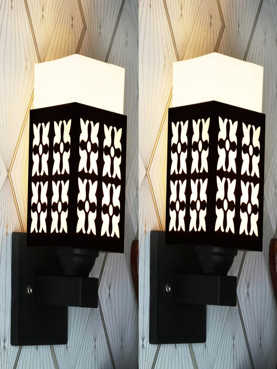 Gojeeva Black Wood Square Shaped Wall Lamp
Gojeeva Black Wood Square Shaped Wall Lamp