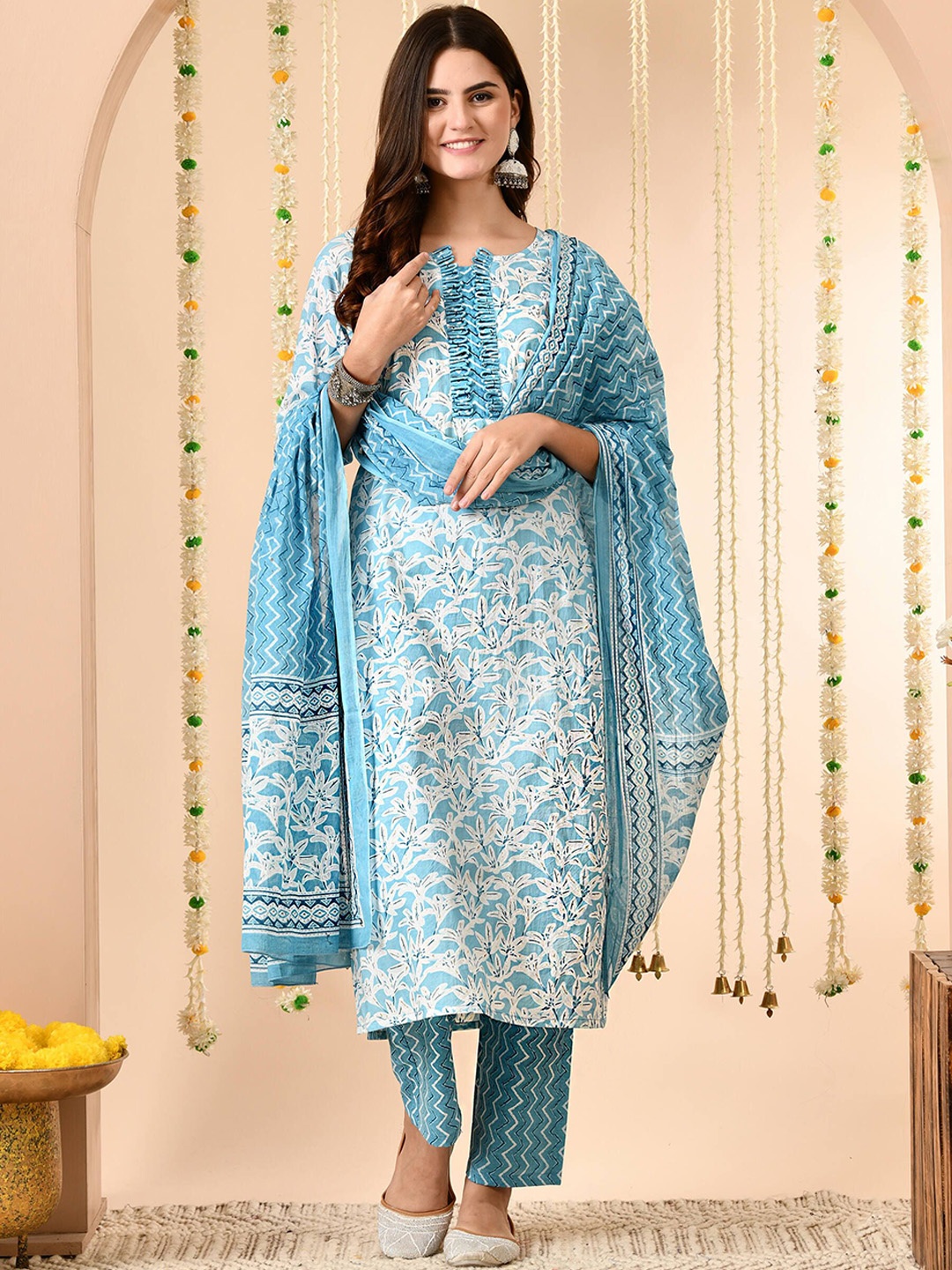 Anouk Women Floral Printed Regular Pure Cotton Kurta with Trousers & With Dupatta, Blue
Anouk Women Floral Printed Regular Pure Cotton Kurta with Trousers & With Dupatta, Blue
