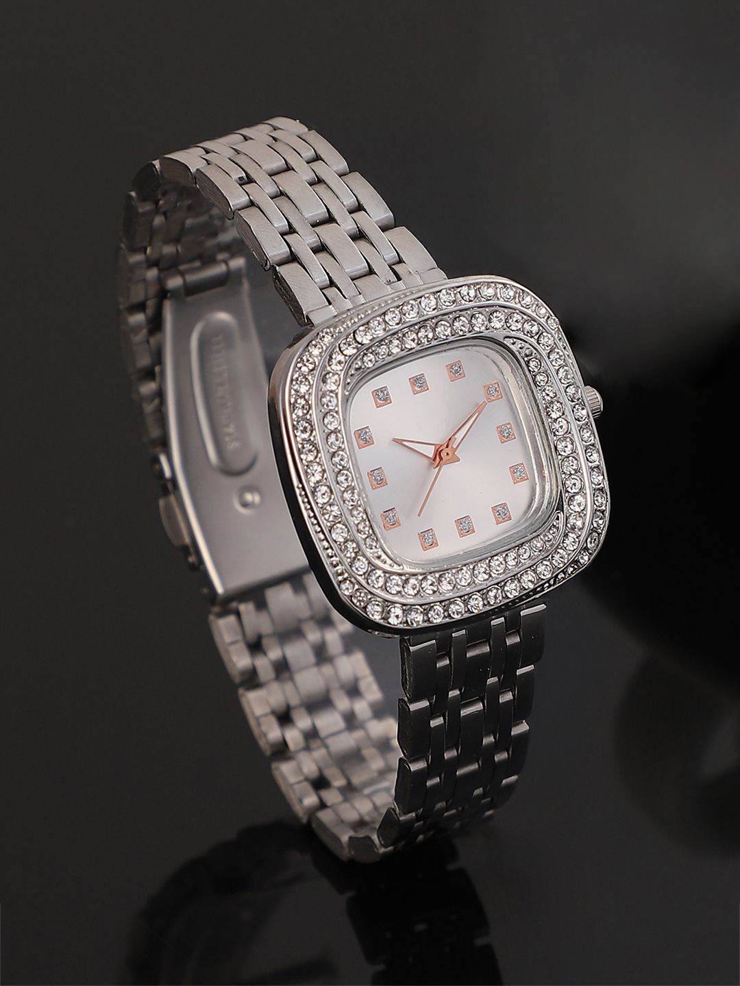 HAUTE SAUCE by Campus Sutra Women Embellished Dial & Stainless Steel Bracelet Style Straps Analogue Watch, Silver
HAUTE SAUCE by Campus Sutra Women Embellished Dial & Stainless Steel Bracelet Style Straps Analogue Watch, Silver