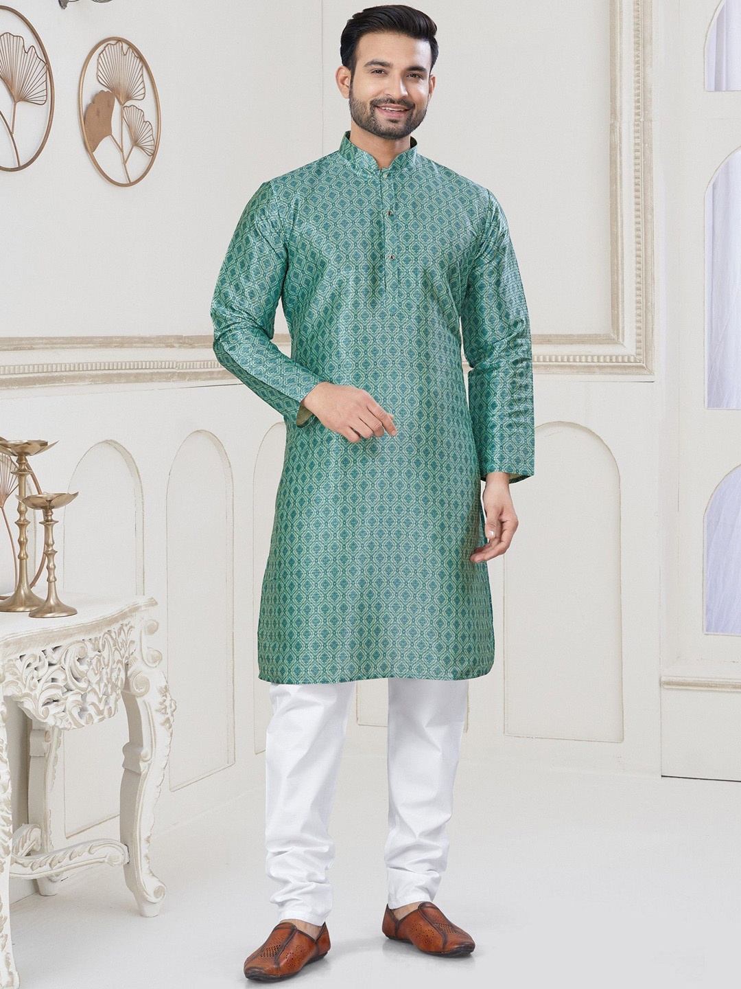 OUTLUK Ethnic Motifs Woven Design Mandarin Collar Jacquard Silk Kurta With Pyjamas, Sea green
OUTLUK Ethnic Motifs Woven Design Mandarin Collar Jacquard Silk Kurta With Pyjamas, Sea green