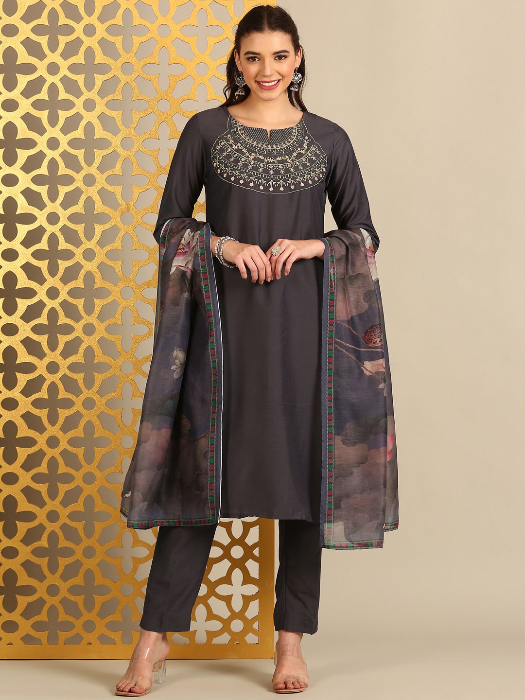 Anouk Floral Embroidered Thread Work Notch Neck Kurta With Trousers & Dupatta, Grey
Anouk Floral Embroidered Thread Work Notch Neck Kurta With Trousers & Dupatta, Grey