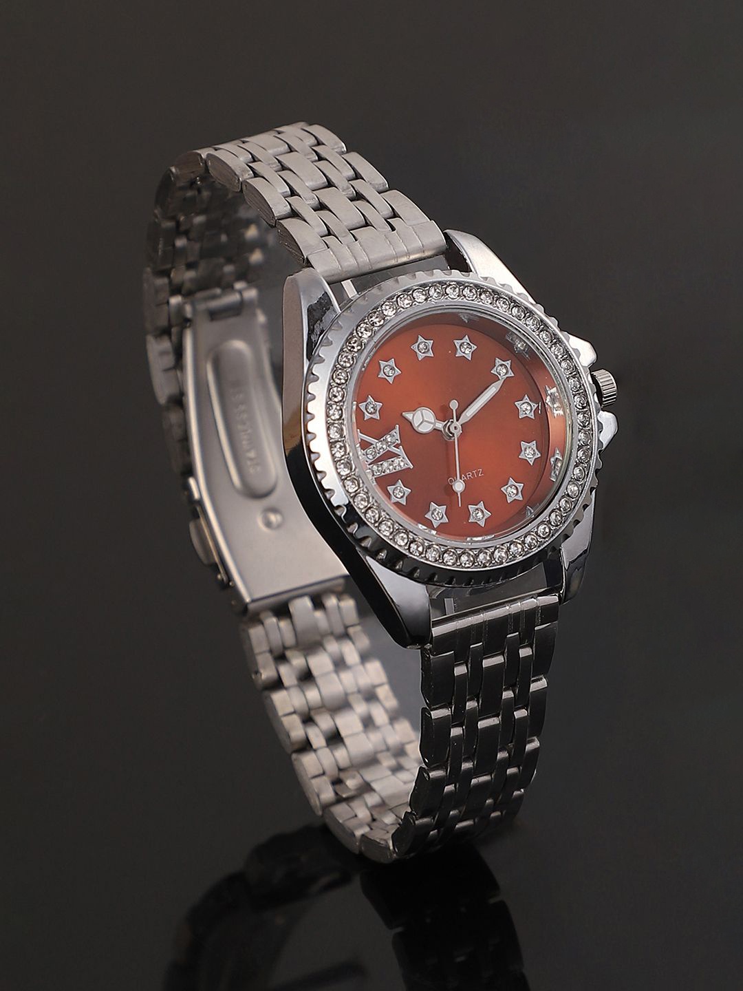 HAUTE SAUCE by Campus Sutra Women Embellished Dial & Stainless Steel Bracelet Style Straps Analogue Watch, Silver
HAUTE SAUCE by Campus Sutra Women Embellished Dial & Stainless Steel Bracelet Style Straps Analogue Watch, Silver