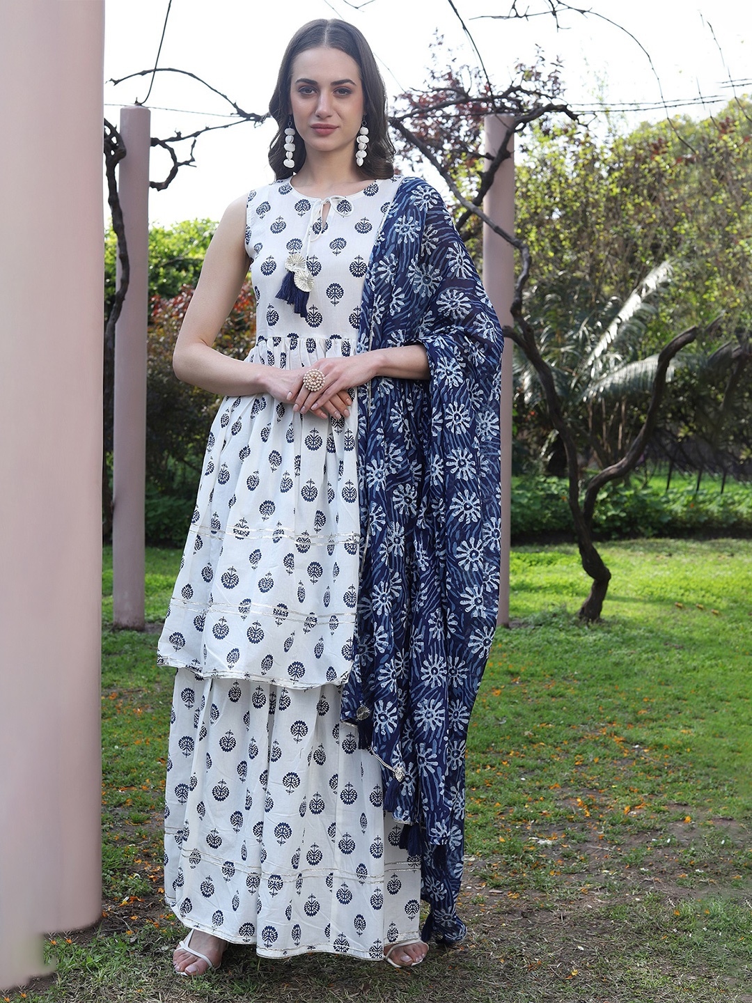 HRITIKA Floral Printed Keyhole Neck Sleevesless Anarkali Kurta With Sharara & Dupatta, White
HRITIKA Floral Printed Keyhole Neck Sleevesless Anarkali Kurta With Sharara & Dupatta, White