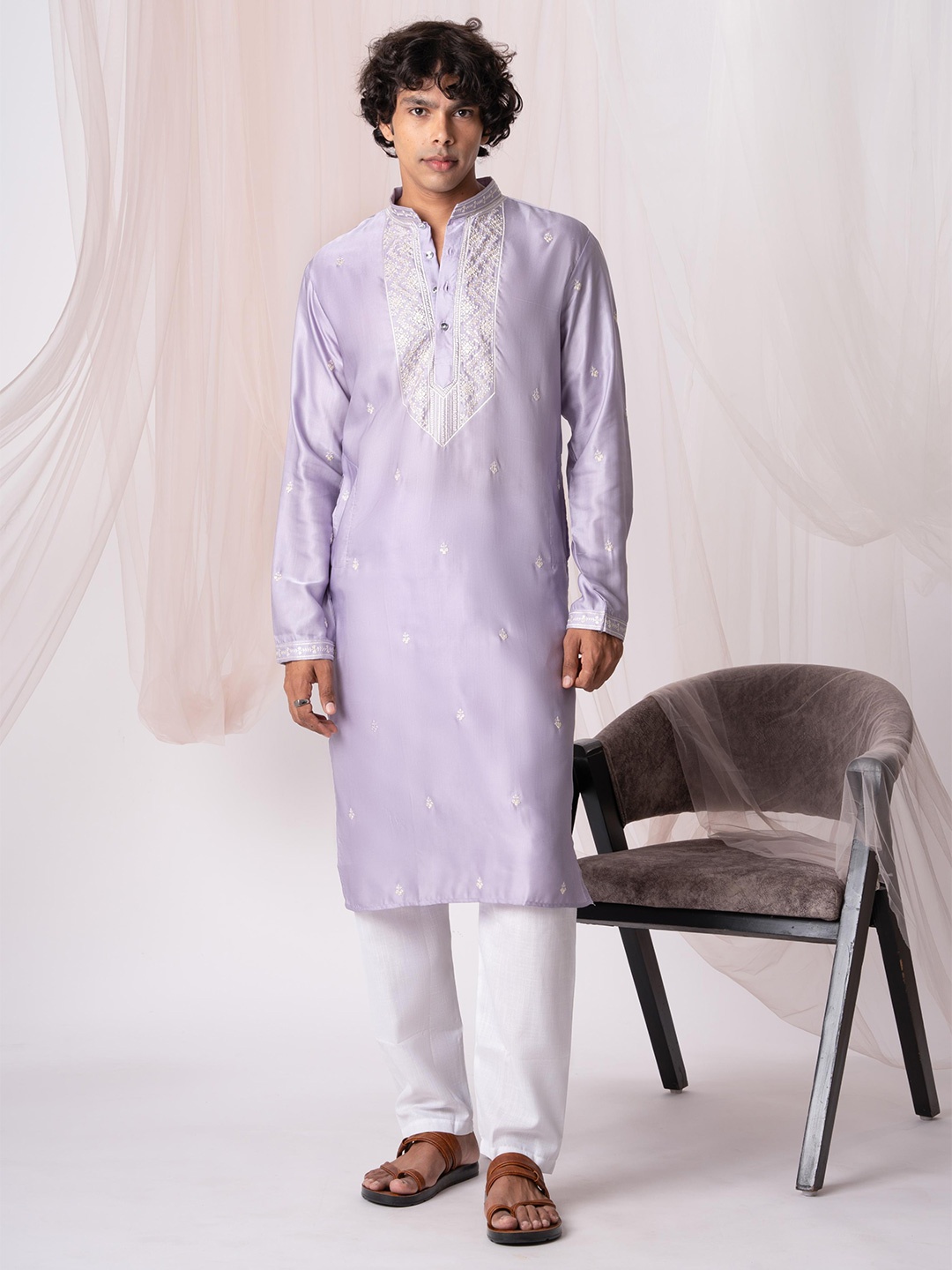 5 Stitch Ethnic Motifs Embroidered Sequinned Mandarin Collar Chanderi Silk Kurta, Lavender
5 Stitch Ethnic Motifs Embroidered Sequinned Mandarin Collar Chanderi Silk Kurta, Lavender