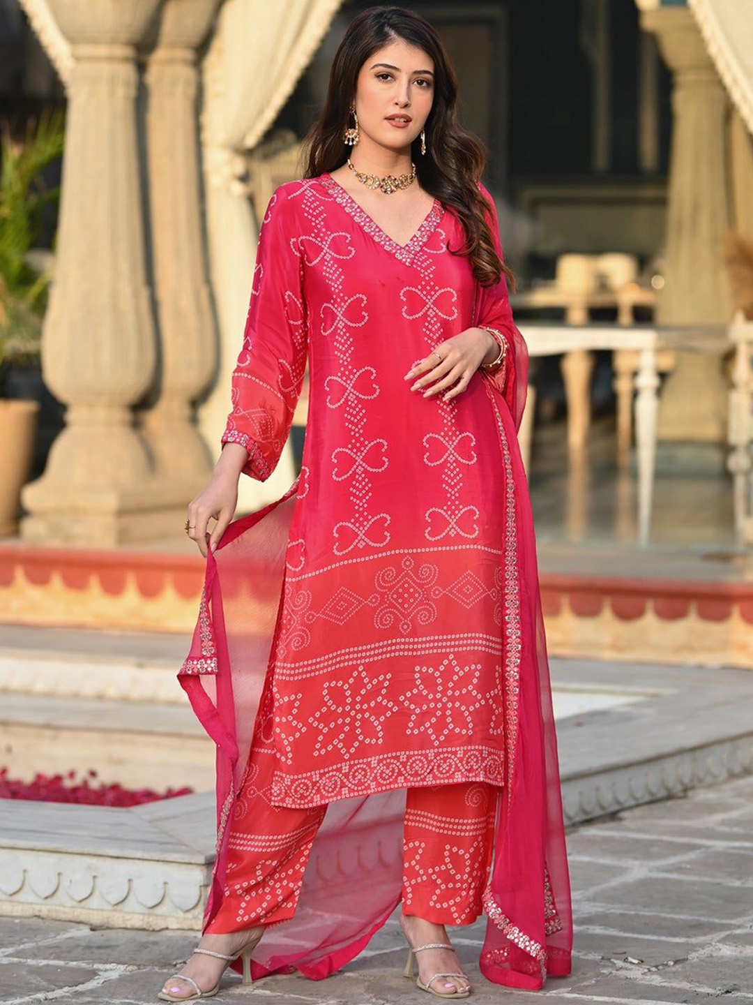 Rujave Women Bandhani Embroidered Regular Mirror Work Kurta with Trousers & With Dupatta, Pink
Rujave Women Bandhani Embroidered Regular Mirror Work Kurta with Trousers & With Dupatta, Pink