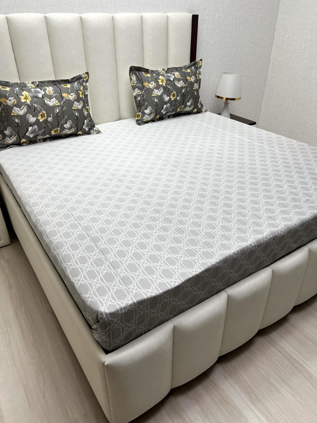 Pure Decor Royal Majestic Grey Geometric 350 TC Cotton King Bedsheet Set 2.74 m x 2.74 m
Pure Decor Royal Majestic Grey Geometric 350 TC Cotton King Bedsheet Set 2.74 m x 2.74 m