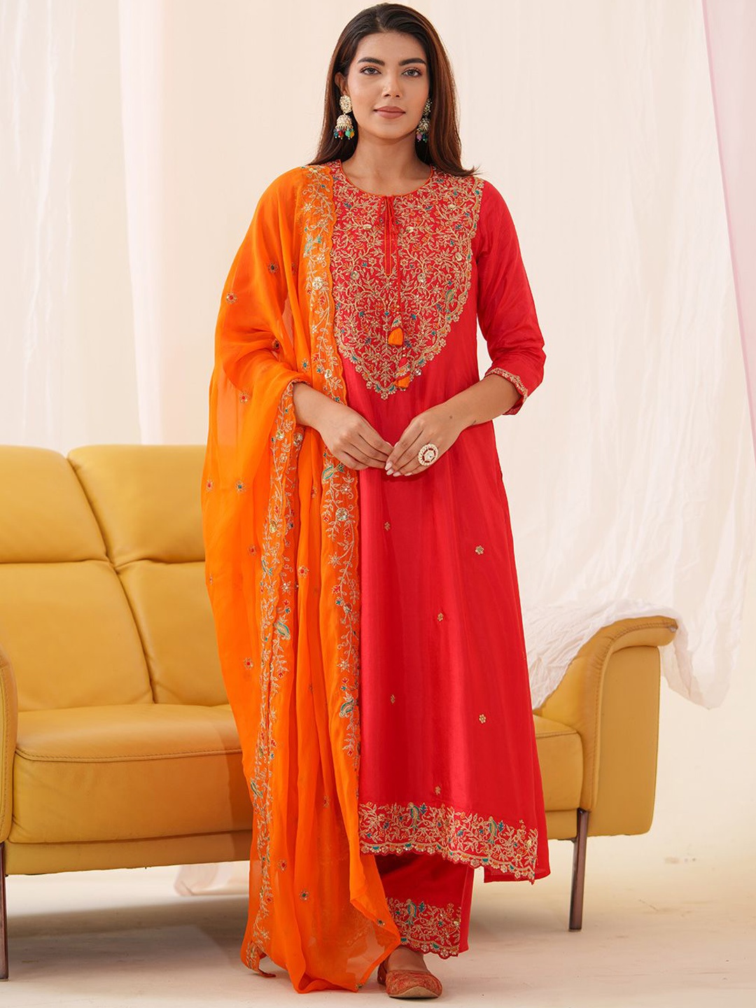 Meena Bazaar Women Floral Embroidered Regular Kurta with Trousers & With Dupatta, Red
Meena Bazaar Women Floral Embroidered Regular Kurta with Trousers & With Dupatta, Red