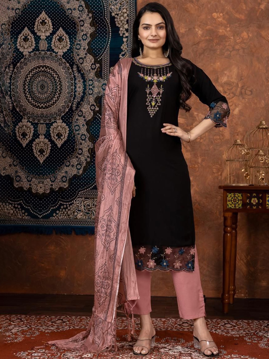 SURATSUIT Women Floral Embroidered Regular Thread Work Kurta with Salwar & With Dupatta, Black
SURATSUIT Women Floral Embroidered Regular Thread Work Kurta with Salwar & With Dupatta, Black
