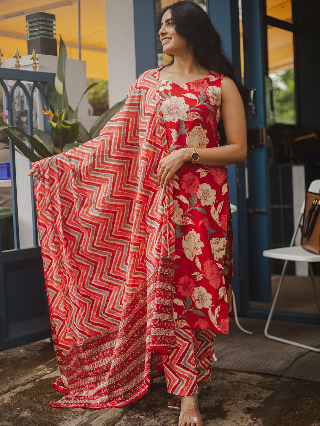 RADOSS Women Floral Printed Regular Pure Cotton Kurta with Trousers & With Dupatta, Red
RADOSS Women Floral Printed Regular Pure Cotton Kurta with Trousers & With Dupatta, Red