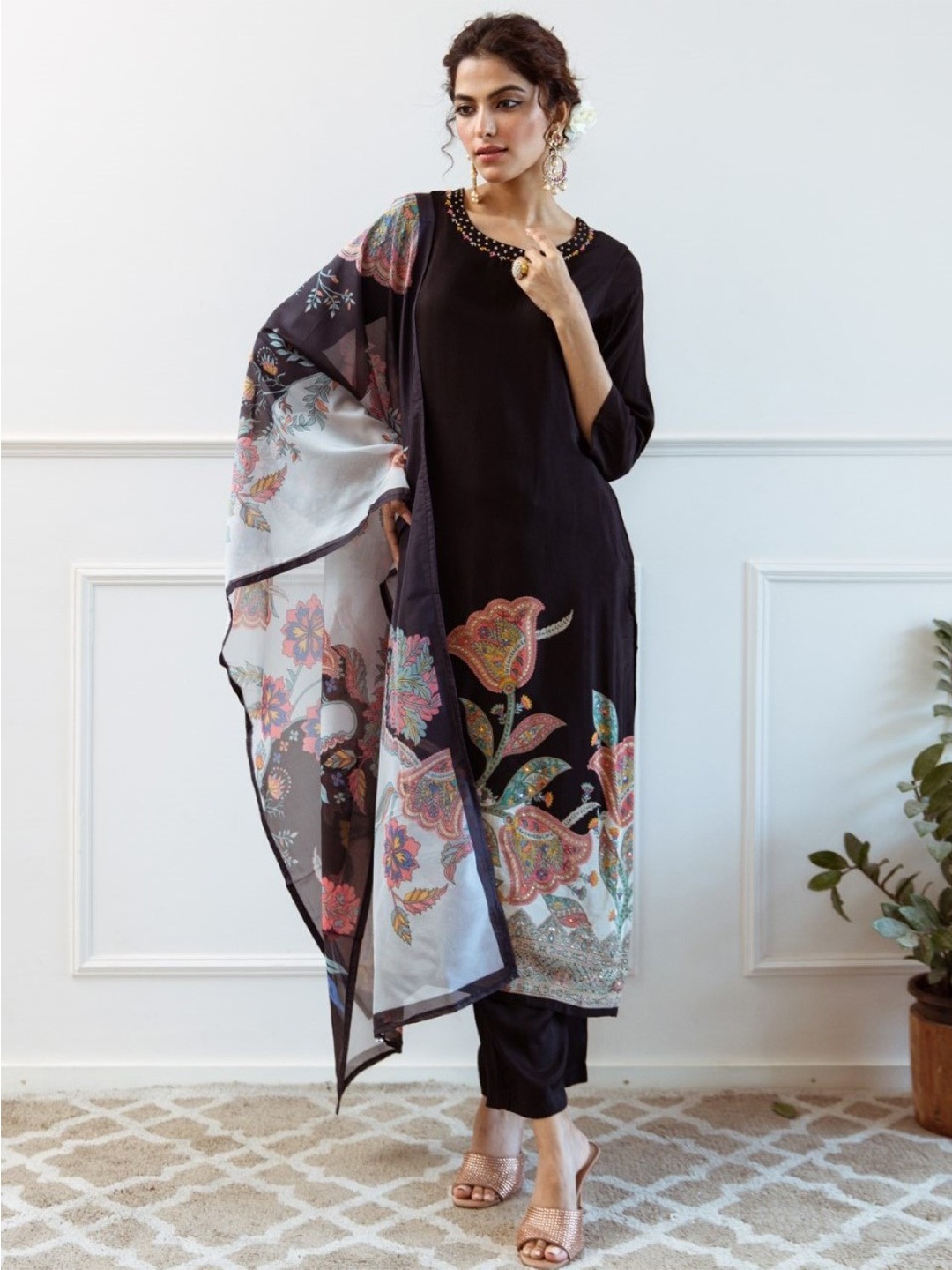 AUTUMN LANE Floral Printed Round Neck Straight Kurta With Trousers & Dupatta, Black
AUTUMN LANE Floral Printed Round Neck Straight Kurta With Trousers & Dupatta, Black