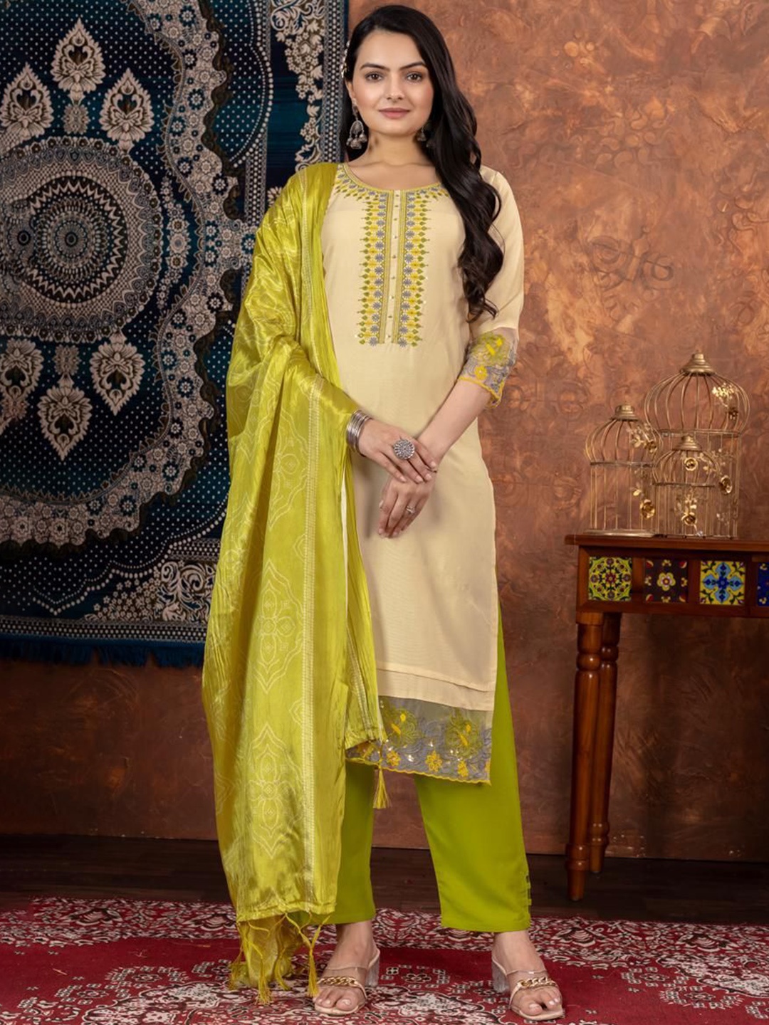 SURATSUIT Women Floral Embroidered Regular Thread Work Kurta with Salwar & With Dupatta, Khaki
SURATSUIT Women Floral Embroidered Regular Thread Work Kurta with Salwar & With Dupatta, Khaki